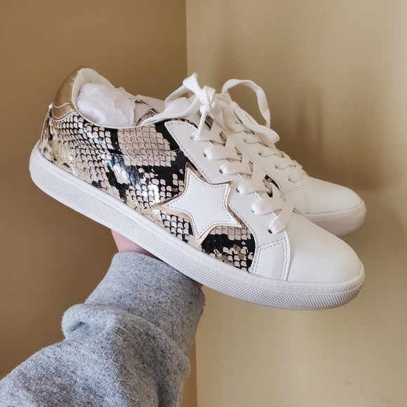 Steve Madden Snakeprint Star Sneakers Faux Leather Womens NIB Boho Grunge - Picture 2 of 8